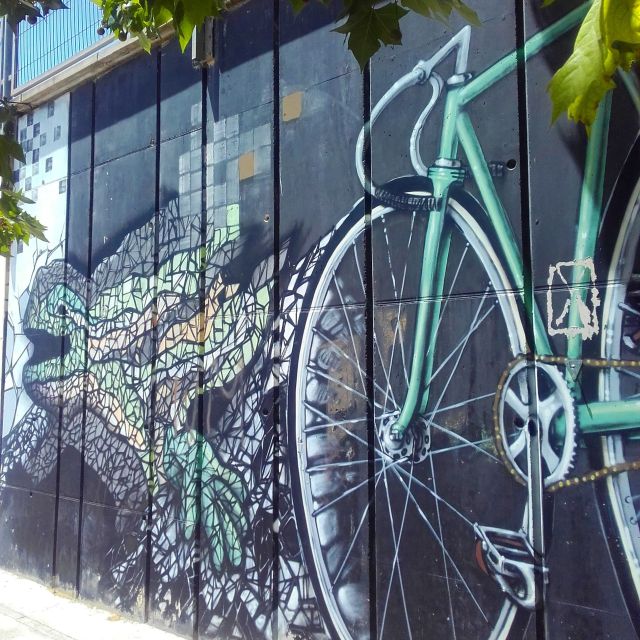 Unusual Barcelona Bike Tour in French - A practical look at the route’s stops and mini-pauses