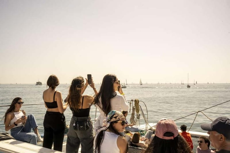 Vermouth on Catamaran: A Gastronomic Experience in Barcelona - DJ music onboard: how it supports the mood