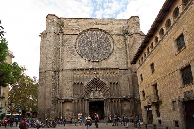 Walking tour of the Gothic Quarter of Barcelona + Cathedral - Barcelona Cathedral: learning the story without going inside