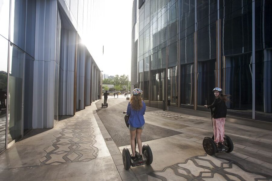 ❤️Welcome to Barcelona❤️ Segway Tour - Arc de Triomf to Parc de la Ciutadella, from Monumental to Green Space
