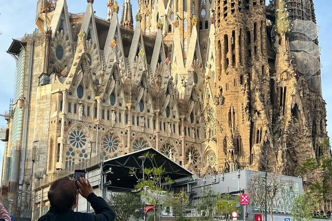 Wonders of Gaudi: Park Guell & Sagrada Familia Private Tour - Two Gaudi Sites in One Half-Day Plan